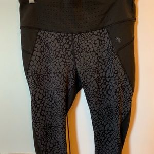 Athleta Crocodile Stealth Capri Leggings